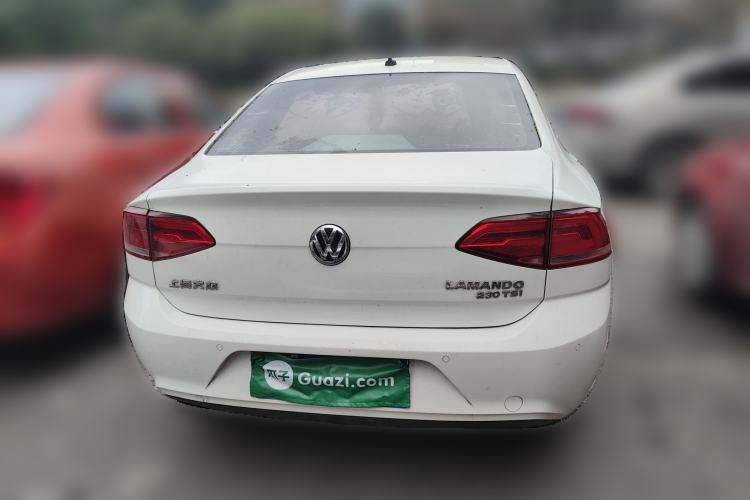 Used Volkswagen Lamando 2015 230TSI DSG Fashion Edition
