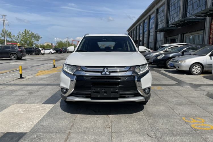 Used Mitsubishi Outlander 2018 2.0L Two-Wheel Drive Glory Edition 5 Seats
