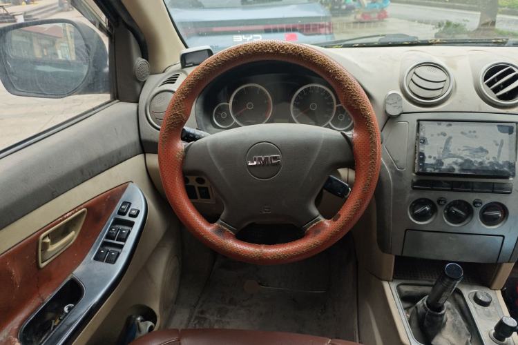 Used JMC Yuhu 7 2012 2.4T Four-Wheel Drive Manual Standard Edition JX4D24 Steering Wheel