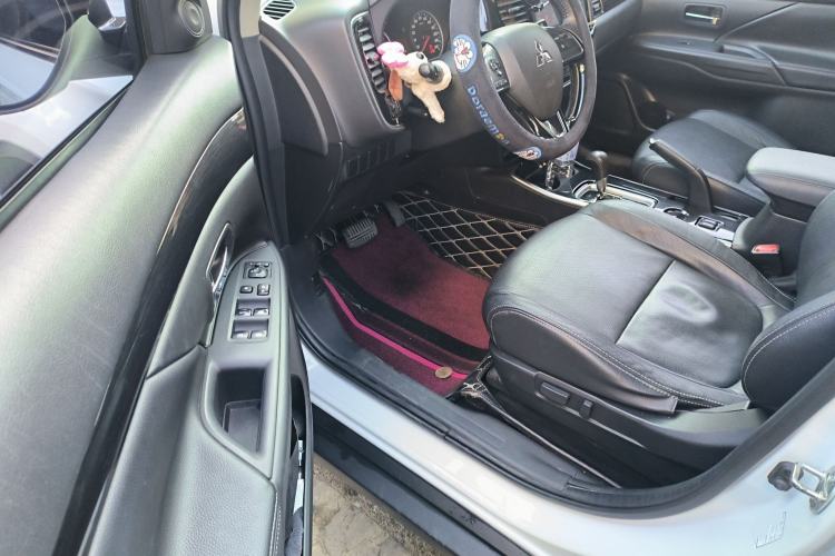 Used Mitsubishi Outlander 2018 2.0L Two-Wheel Drive Glory Edition 5 Seats