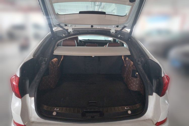 Used BMW 5 Series GT 2015 528i Leading Model Trunk