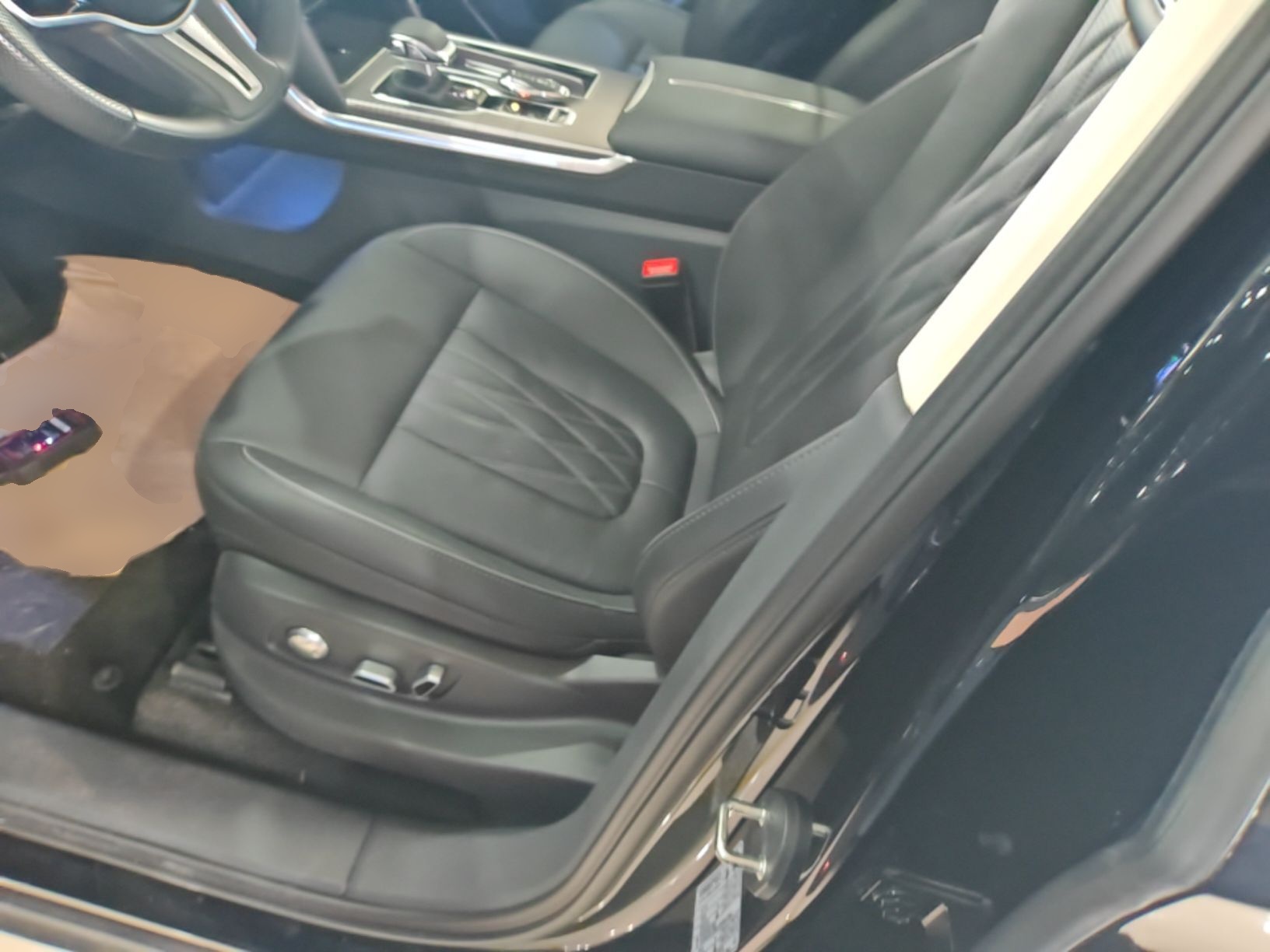 Hongqi HS7 PHEV 2024 2.0T PHEV Four-Wheel Drive Flagship Edition 6 Seats — снимка 17