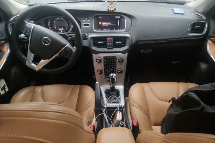 Used Volvo V40 2018 T3 Zhiya Edition
