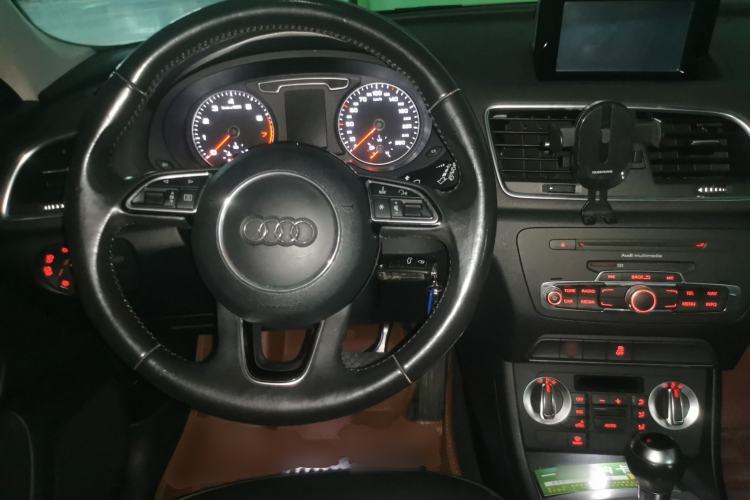 Used Audi Q3 2015 30 TFSI Comfort Model Steering Wheel