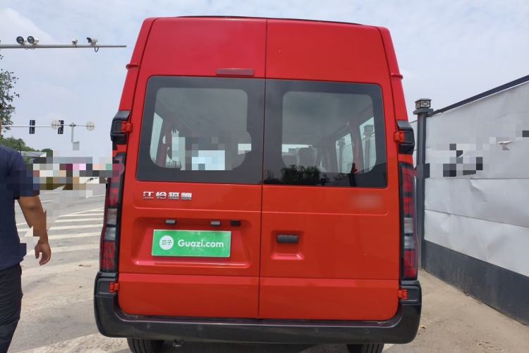 Used JMC Fushun 2025 2.0T 6MT Diesel Short-Wheelbase Mid-Roof Commercial Multi-Purpose Passenger Vehicle with 5/6 Seats
