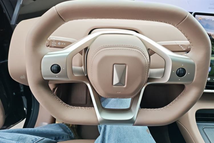 Used Avatr 12 2025 Updated Ultra All-Electric Four-Wheel Drive Steering Wheel