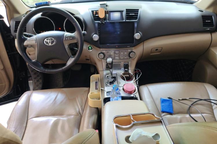 Used Toyota Highlander 2009 2.7L Two-Wheel Drive 7-Seater Luxury Edition Center Console