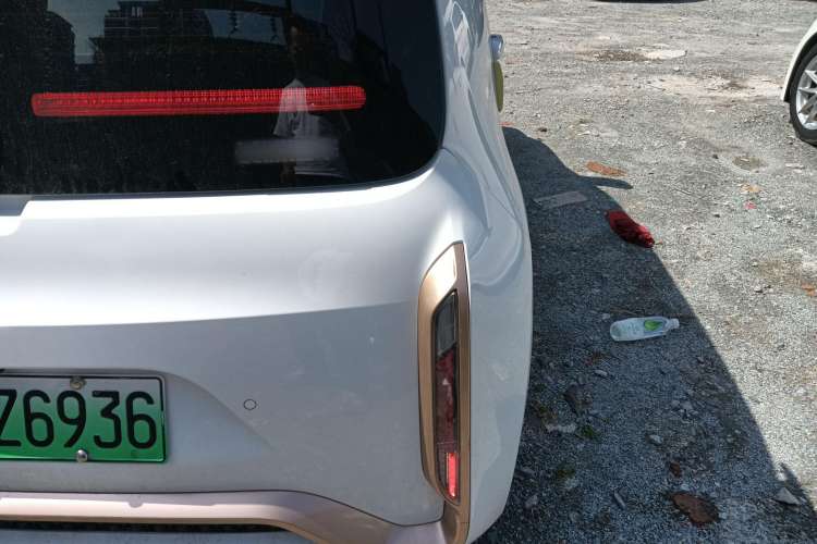 Used ORA White Cat 2022 Xiaoyue Mao Edition 360 km Luxury Model Lithium NMC
