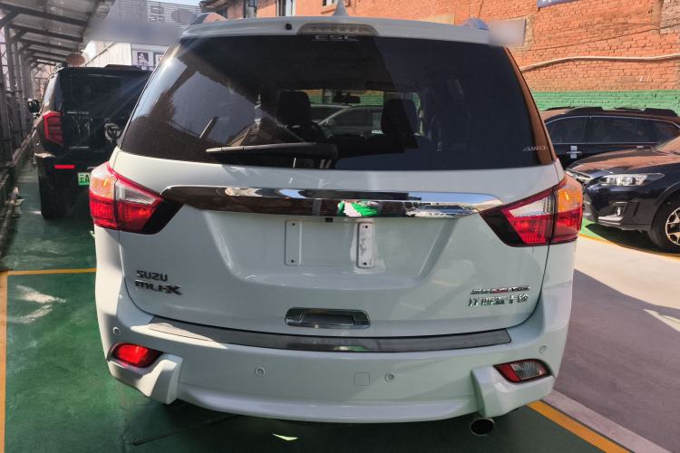 Used Isuzu mu-X 2017 3.0T Four-Wheel Drive Automatic Luxury 7-Seater China IV Standard
