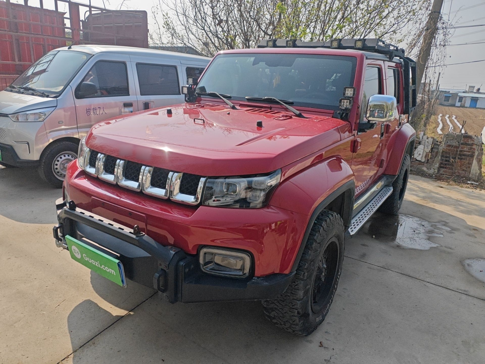 تحت مقدمة السيارة