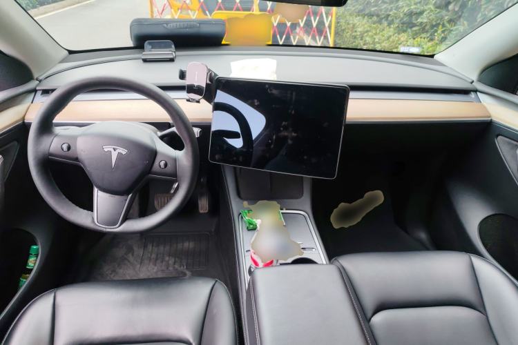 Used Tesla Model Y 2021 Standard Range Rear-Wheel Drive Version Center Console