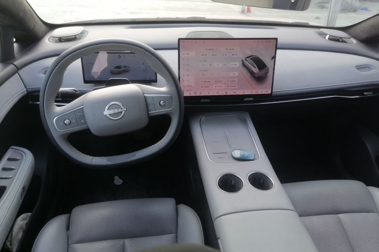 Used Nissan N7 2025 625 Max Center Console