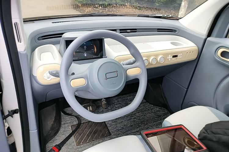 Used Bestune Pony 2025 222km Range Lingxi Horse Center Console