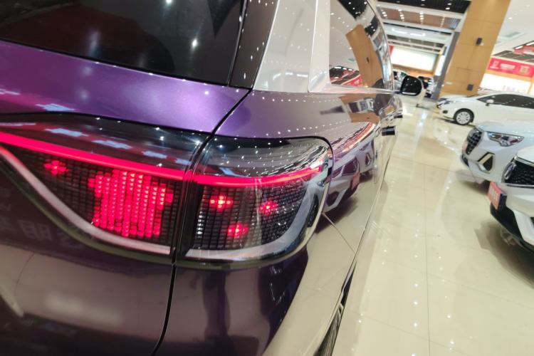 Used Hima AITO M9 2024 Range-Extended Max Edition 42 kWh 6-Seater Version Right Rear Taillight