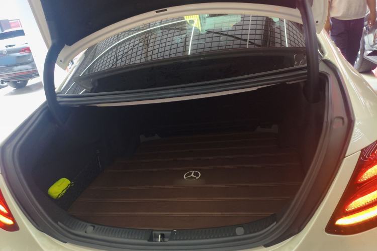 Used Mercedes-Benz E-Class 2018 Restyled E 300 L Sporty and Stylish Edition Trunk