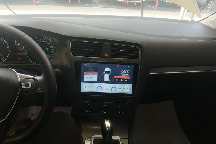 Used Volkswagen Golf 2015 1.4TSI Automatic Luxury Model Center Console