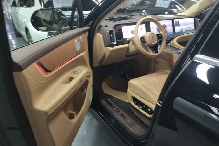 Used Hima AITO M9 2025 Extended-Range Ultra Version 52 kWh 6-Seater Driver Seat