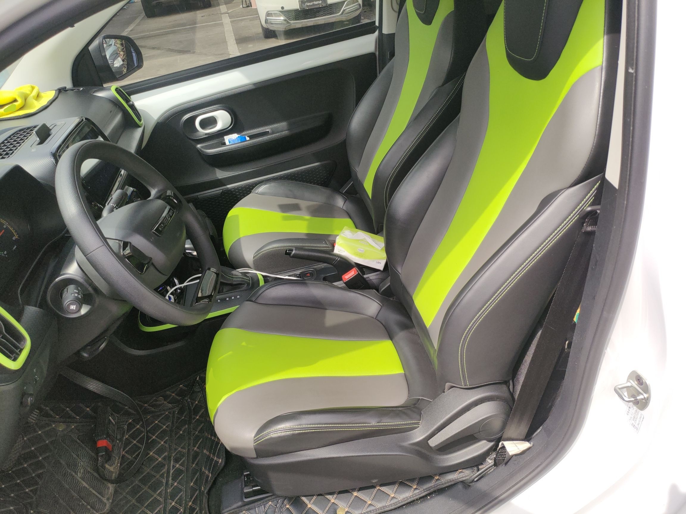 Переднее сиденье в автомобиле