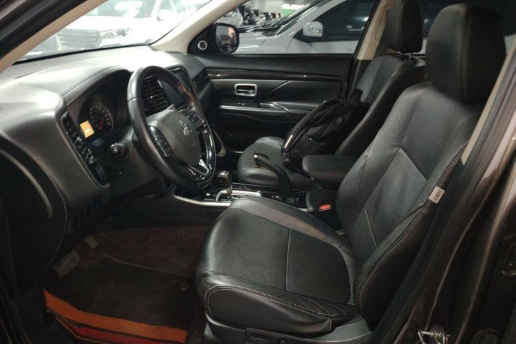 Used Mitsubishi Outlander 2018 2.0L Two-Wheel-Drive Jiale Edition 7-Seater Left Front Seat