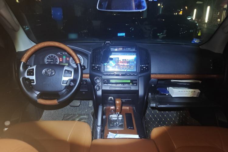 Used Toyota Land Cruiser 2015 4.0L V6 Middle East Low-Trim Version