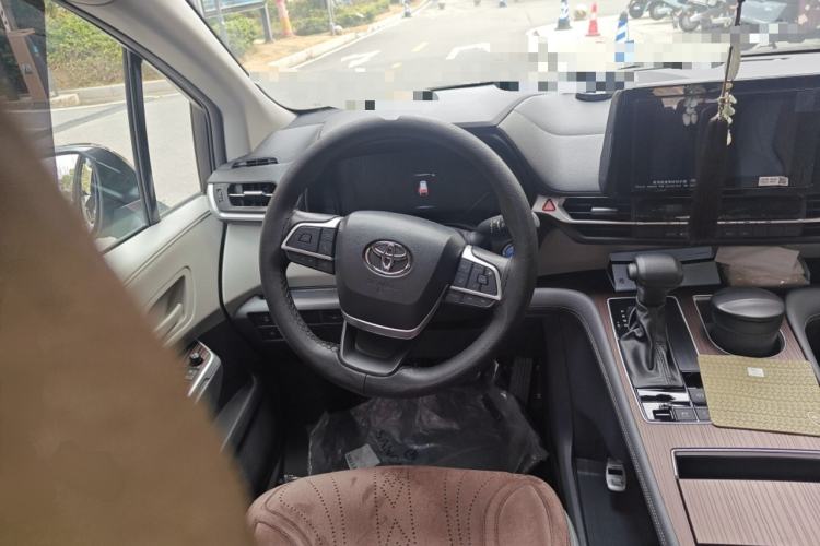 Used Toyota Granvia 2023 2.5L Hybrid Comfort Edition