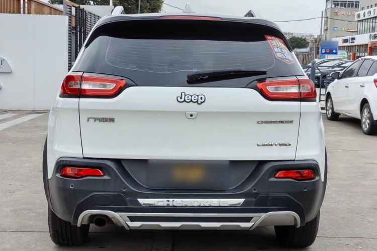 Used Jeep Cherokee 2017 2.0L Superior Edition