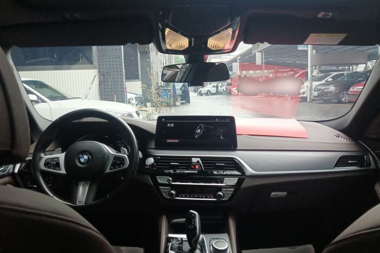 Used BMW 5 Series 2022 Second Facelift 530Li Luxury Version M Sport Package Center Console