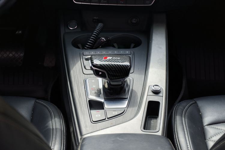 Used Audi A4L 2019 40 TFSI Ambition China VI Gear Lever