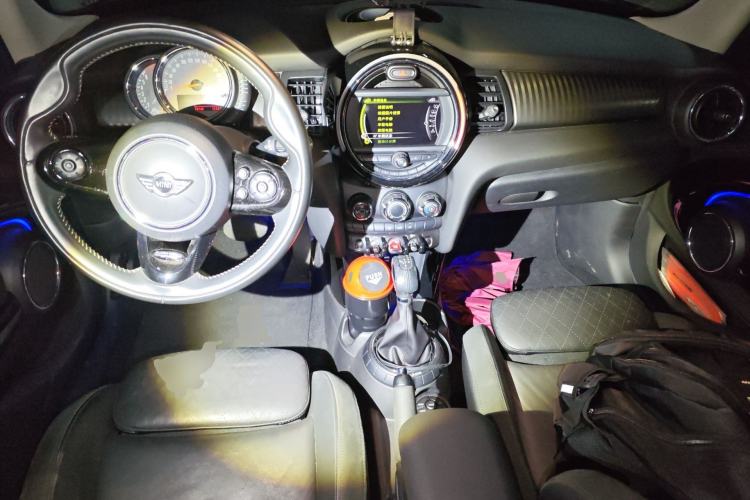 Used MINI 2016 1.5T COOPER Performance Edition 5-door version Center Console