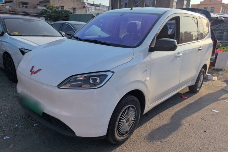 Used Wuling Yangguang 2024 300km Comfort-Grade Passenger Van 60kW