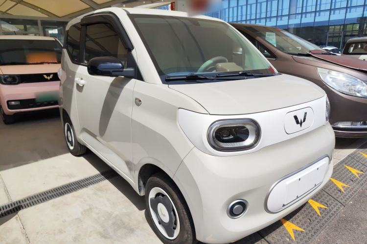 Used Wuling Hongguang MINIEV 2024 3rd Generation 215km Youth Edition Front Right 45 Deg