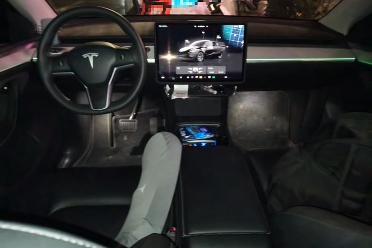 Used Tesla Model Y 2023 Rear-Wheel-Drive Version
