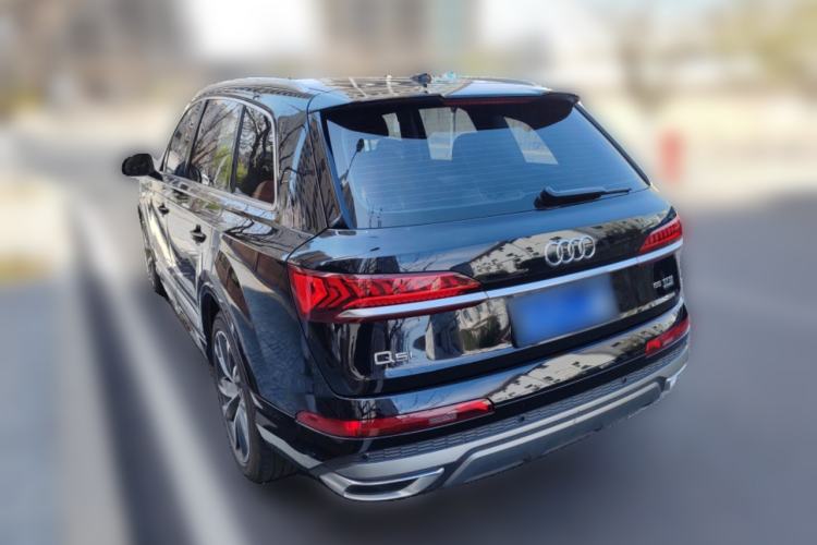 Used Audi Q7 2021 55 TFSI quattro S line Sport model
