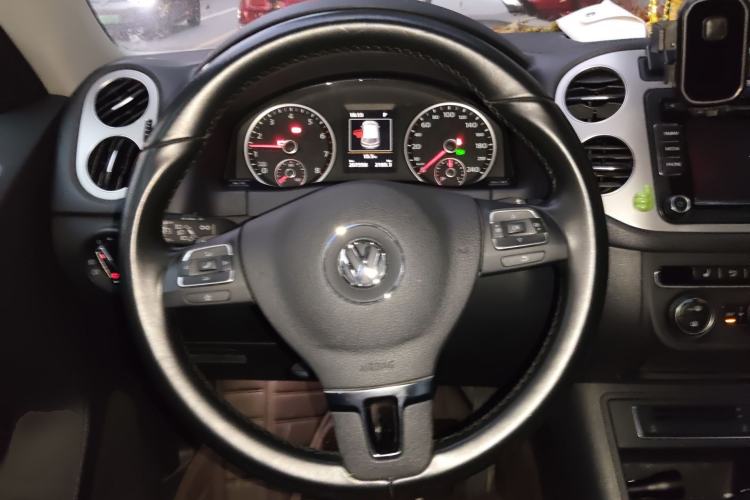Used Volkswagen Tiguan 2015 1.8TSI Automatic Two-Wheel Drive Luxury Model Steering Wheel