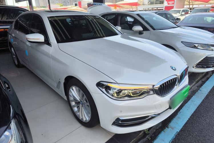 Used BMW 5 Series New Energy 2019 Updated Version 530Le Luxury Package Front Right 45 Deg