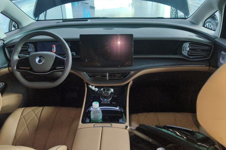 Used Denza D9 2022 DM-i 970 Four-Wheel Drive Prestige Model Center Console