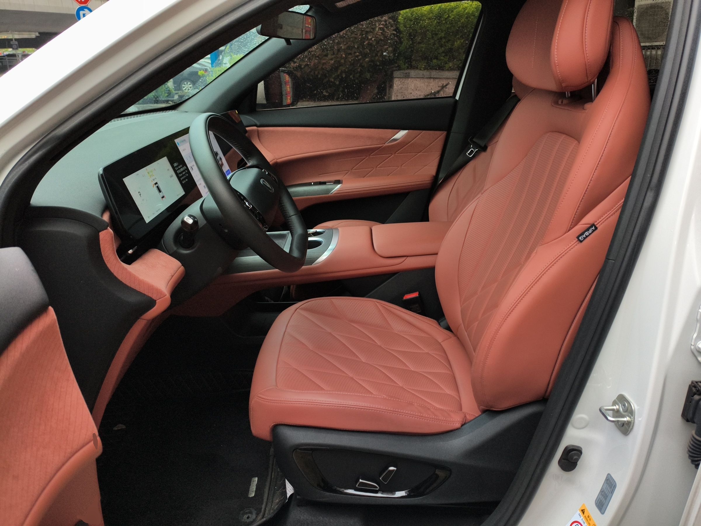 Переднее сиденье в автомобиле