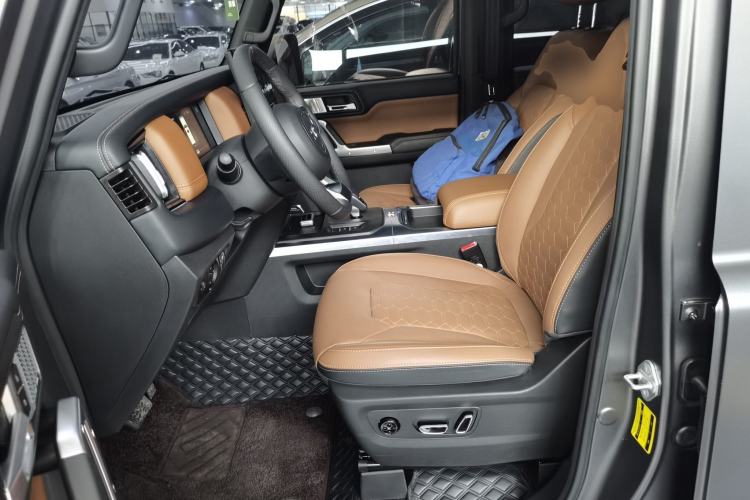 Used 212 T01 2024 2.0T Explorer
