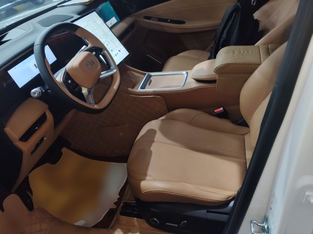 المقاعد الأمامية داخل السيارة