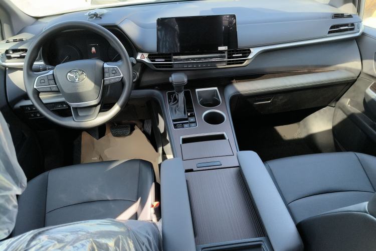 Used Toyota Granvia 2026 Model 2.5L Hybrid Comfort Edition