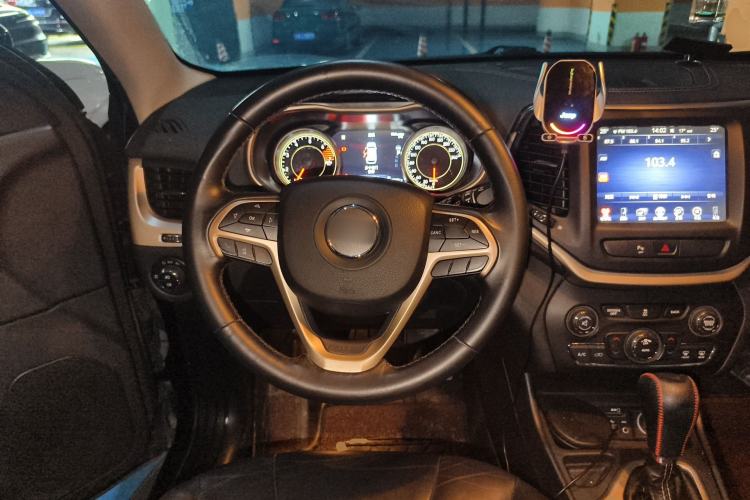 Used Jeep Cherokee 2016 2.0L Superior Edition
