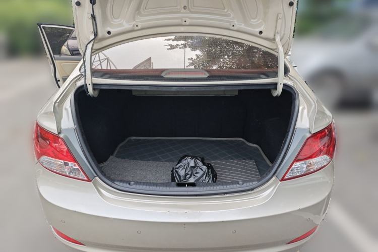 Used Hyundai Verna (older generation) 2010 Sedan 1.4L Manual Comfort GS
