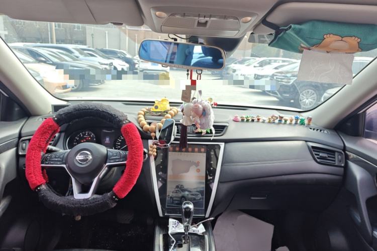 Used Nissan X-Trail 2017 2.5L CVT Luxury Edition 4WD Center Console