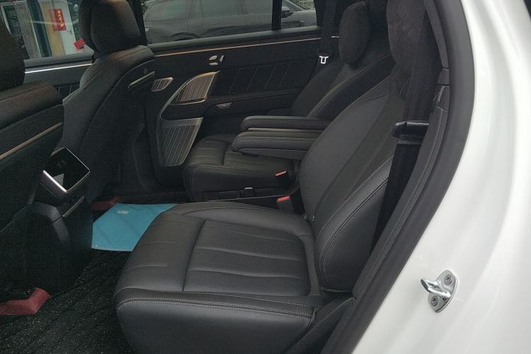 Used ONVO Luxeed L90 2025 Model—Max Six-Seater Version Left Rear Seat