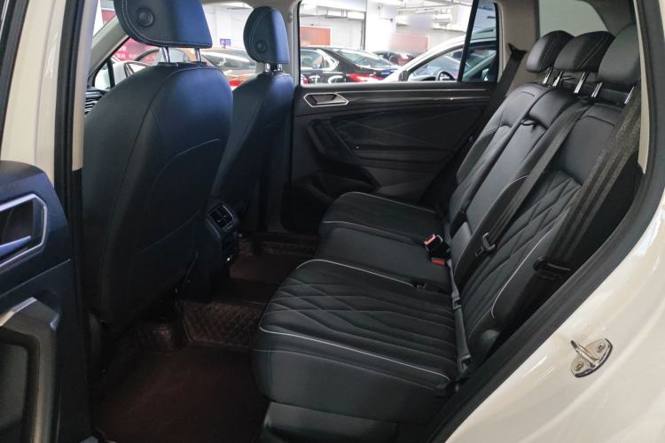 Used Volkswagen Tiguan L 2024 330TSI Automatic Two-Wheel Drive R-Line Enhanced Edition Left Rear Seat