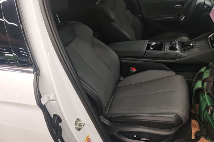 Used BYD Qin L 2025 DM-i Smart Drive 120KM Superior Model Right Front Seat