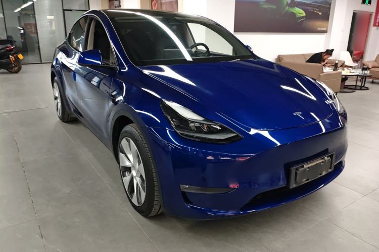 Used Tesla Model Y 2021 Long-Range All-Wheel-Drive Version Front Right 45 Deg