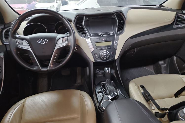 Used Hyundai Santa Fe 2013 2.4L Automatic Two-Wheel Drive Smart Version Center Console