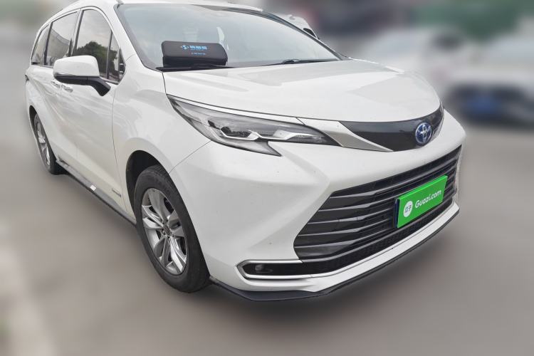 Used Toyota SIENNA 2021 2.5L Hybrid Ultimate Edition Front Right 45 Deg