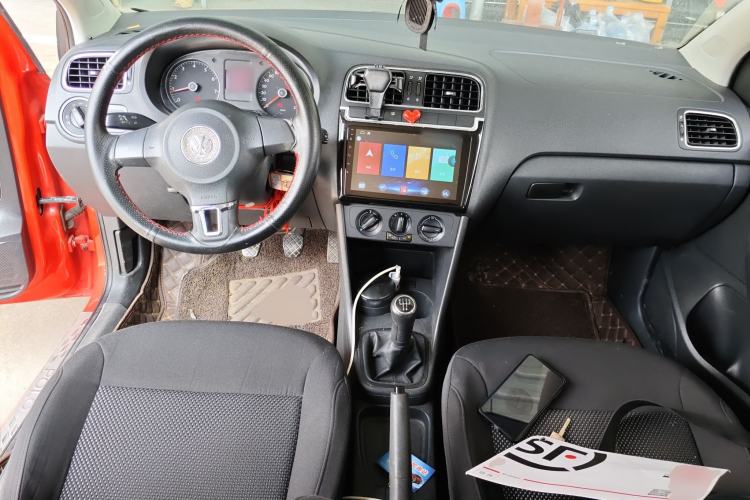 Used Volkswagen Polo 2011 1.4L Manual ZhiShang Edition Center Console